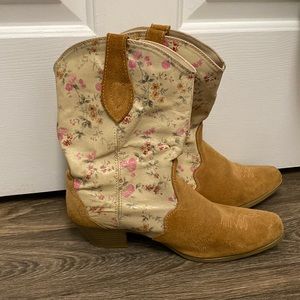 floural and suede cowboy boots with a slight heel. Size 10.